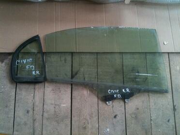 Стекло двери Хонда Цивик в Благовещенске 1027